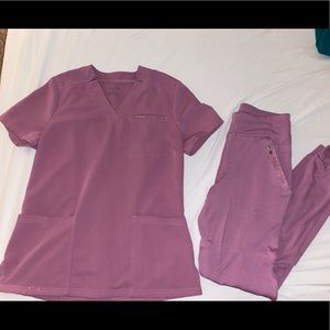 Jaanuu scrub set in muave